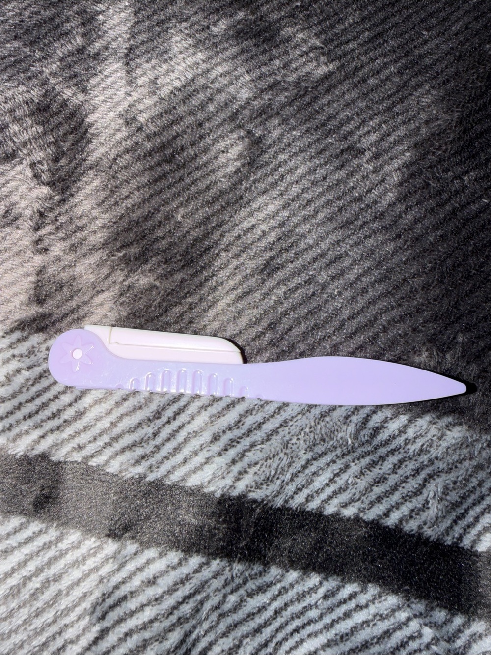 Lilac Face & Eyebrow Razors for Dermaplaning